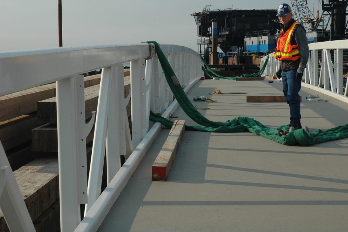 SPS Pedestrian Footbridge Installed at Seattle Waterfront