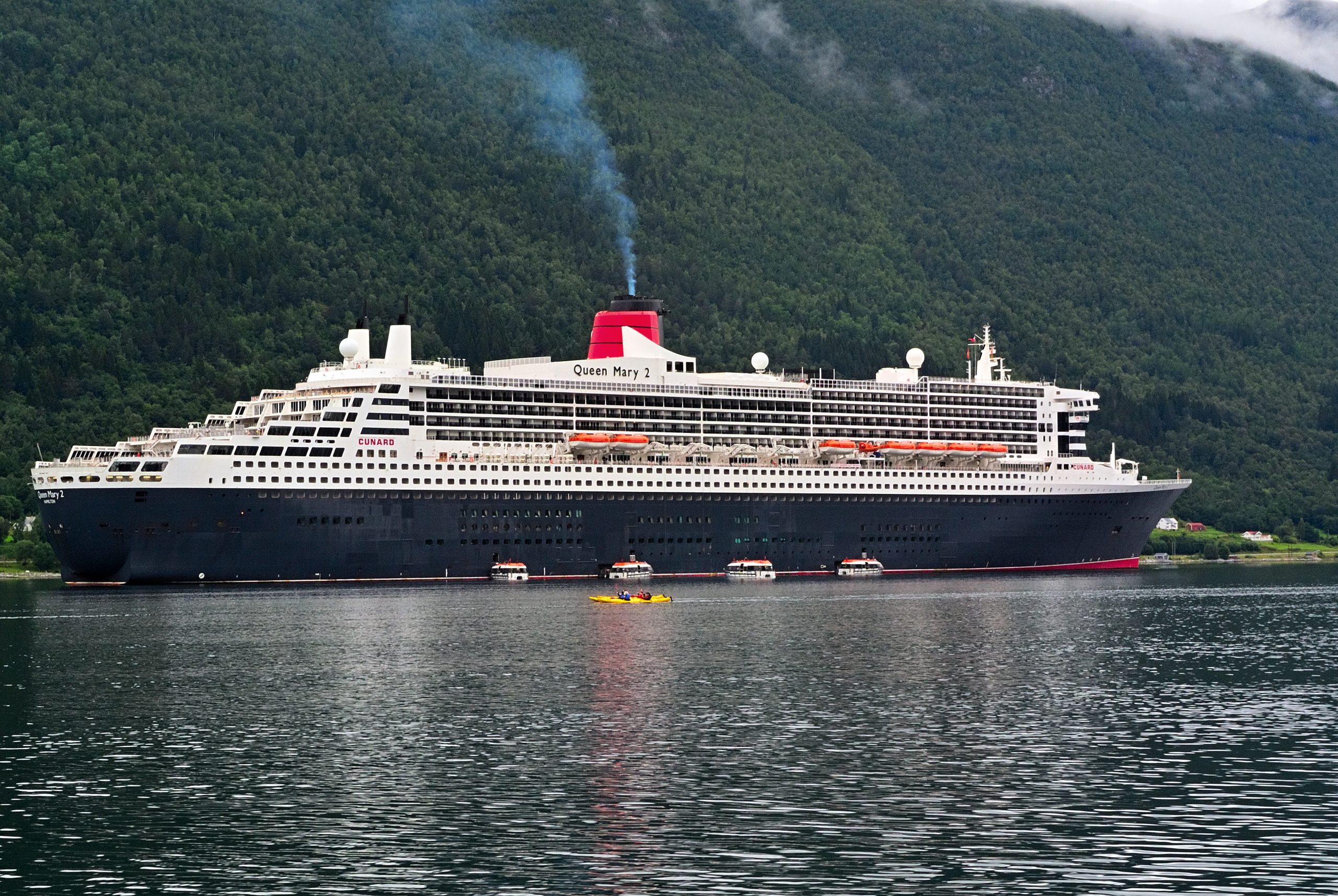 Queen Mary 2 in-service ship repair