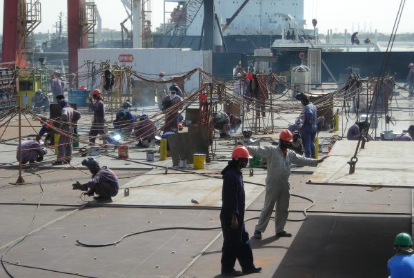 Large-scale barge deck strengthening using SPS